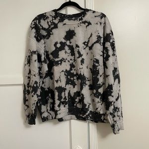 tie-dye sweatshirt
